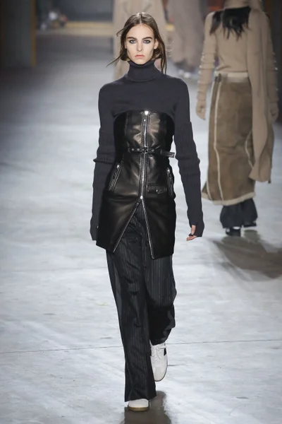 Look 12
